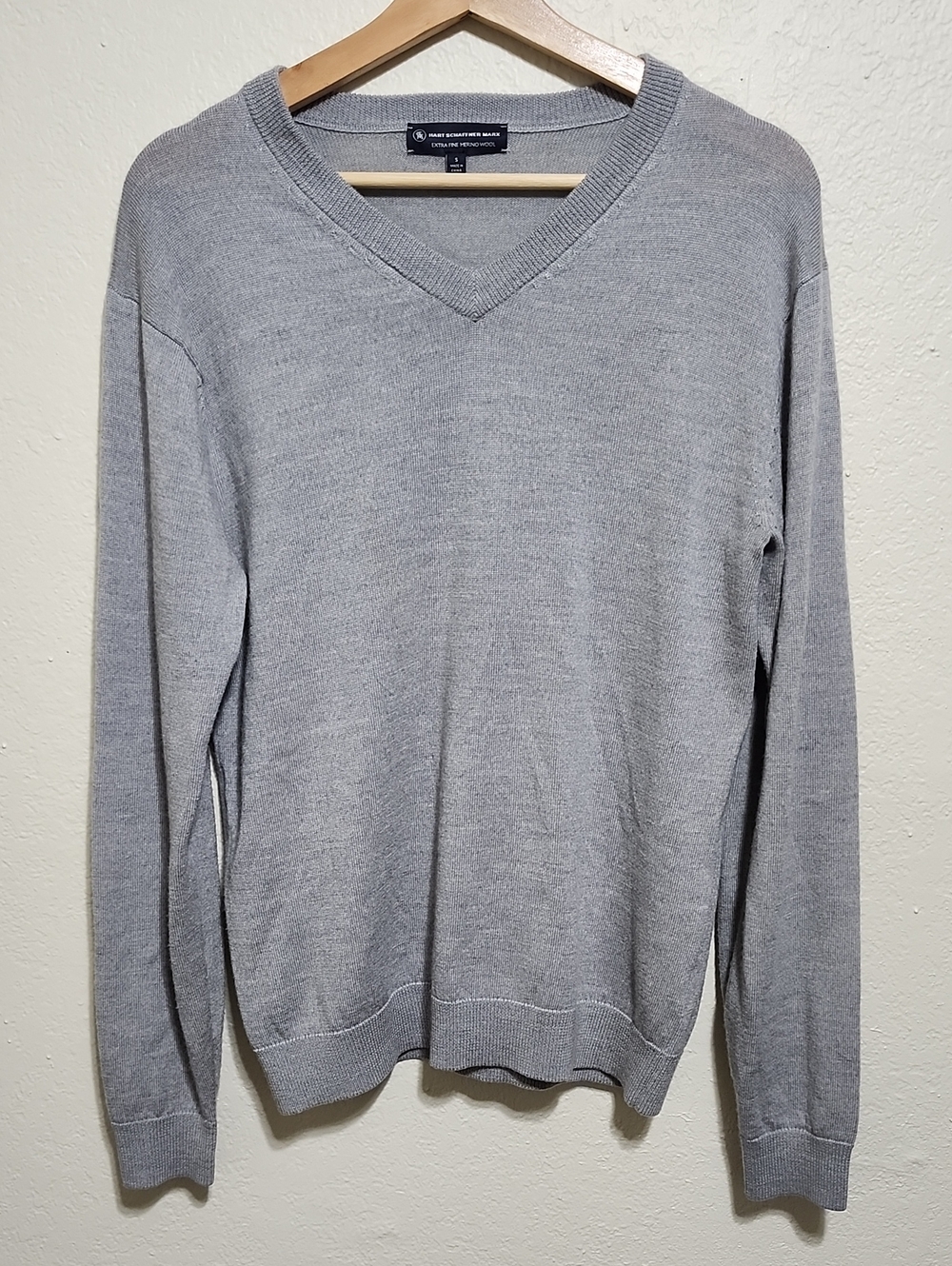 Hart Schaffner Marx Extra Fine Merino Wool V-Neck Sweater - Gray - Sz S (EUC)